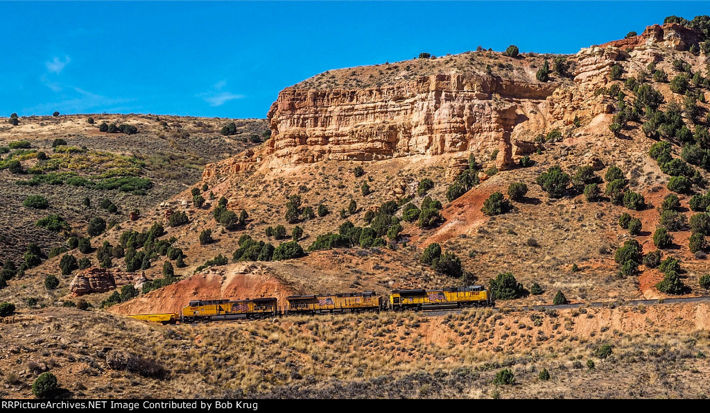 UP 8940 eastbound - climbing the hill at Castle Rock, UT